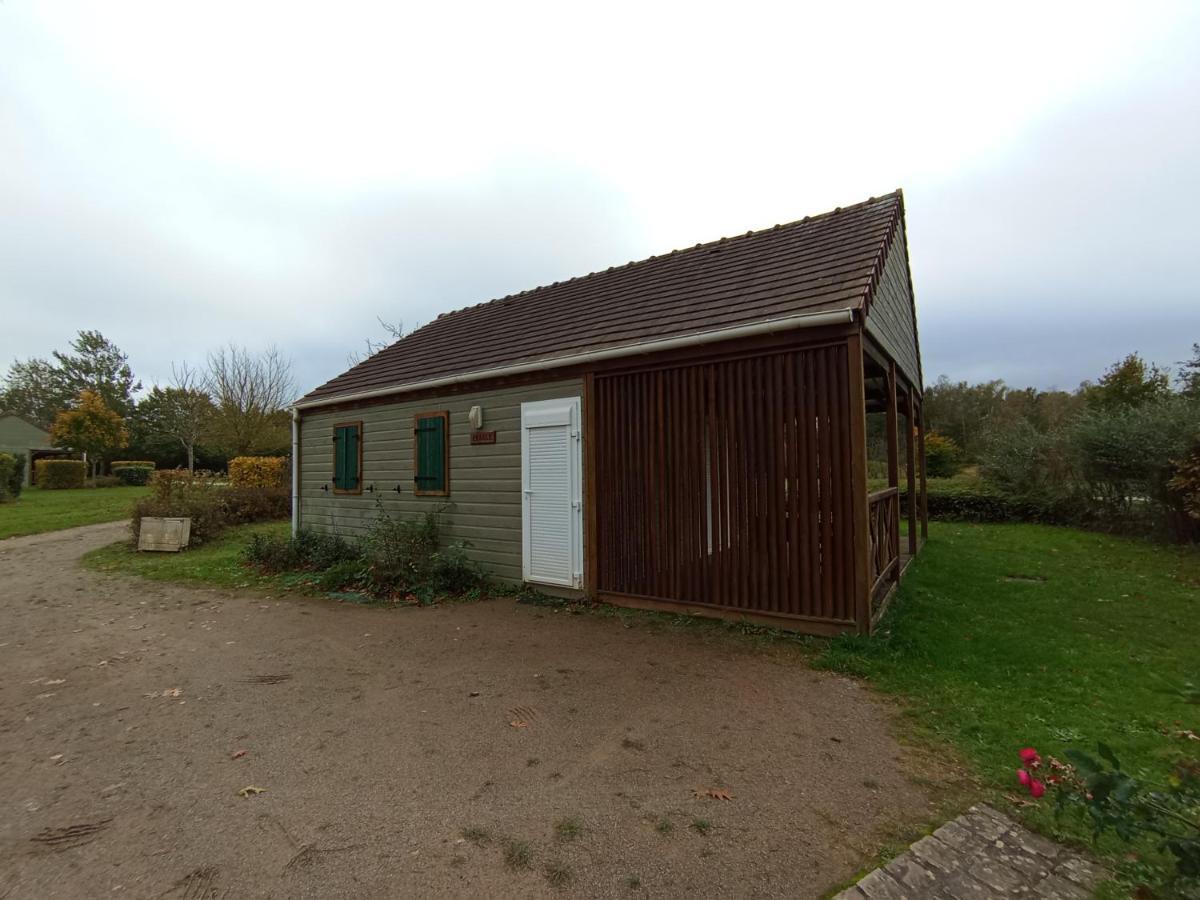 Les Maisonnettes Du Lac - Base De Loisirs Lavare Exterior foto
