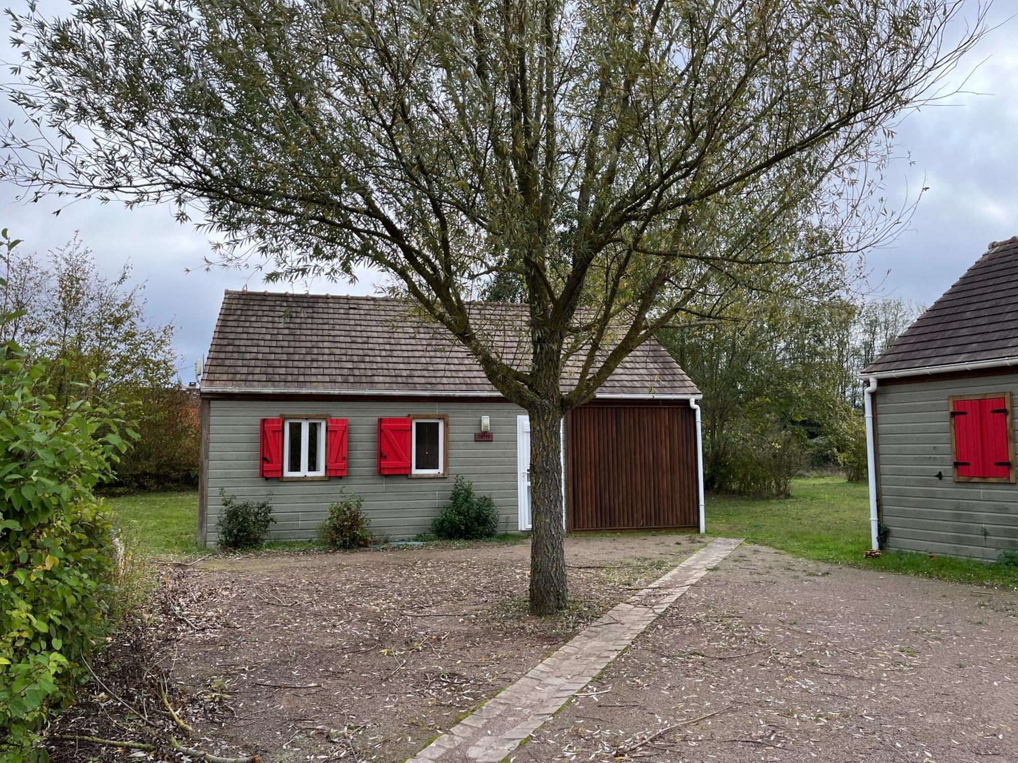 Les Maisonnettes Du Lac - Base De Loisirs Lavare Exterior foto